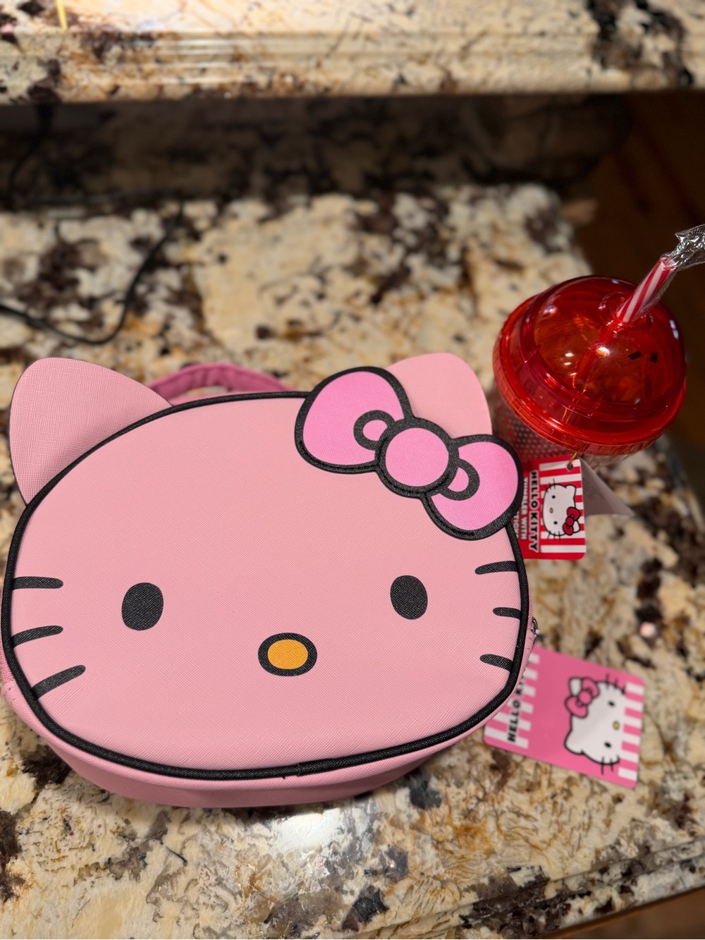 Hello Kitty NEW Pink Kids Insulated Lunch Bag with Matching Red Travel Cup - Picture 4 of 4